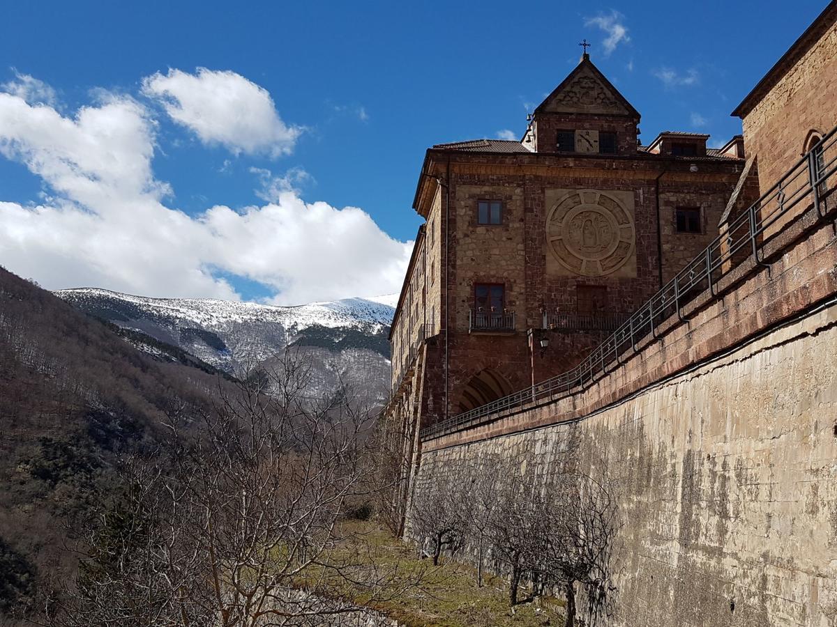 Monasterio De Santa Maria De Valvanera Anguiano Екстер'єр фото